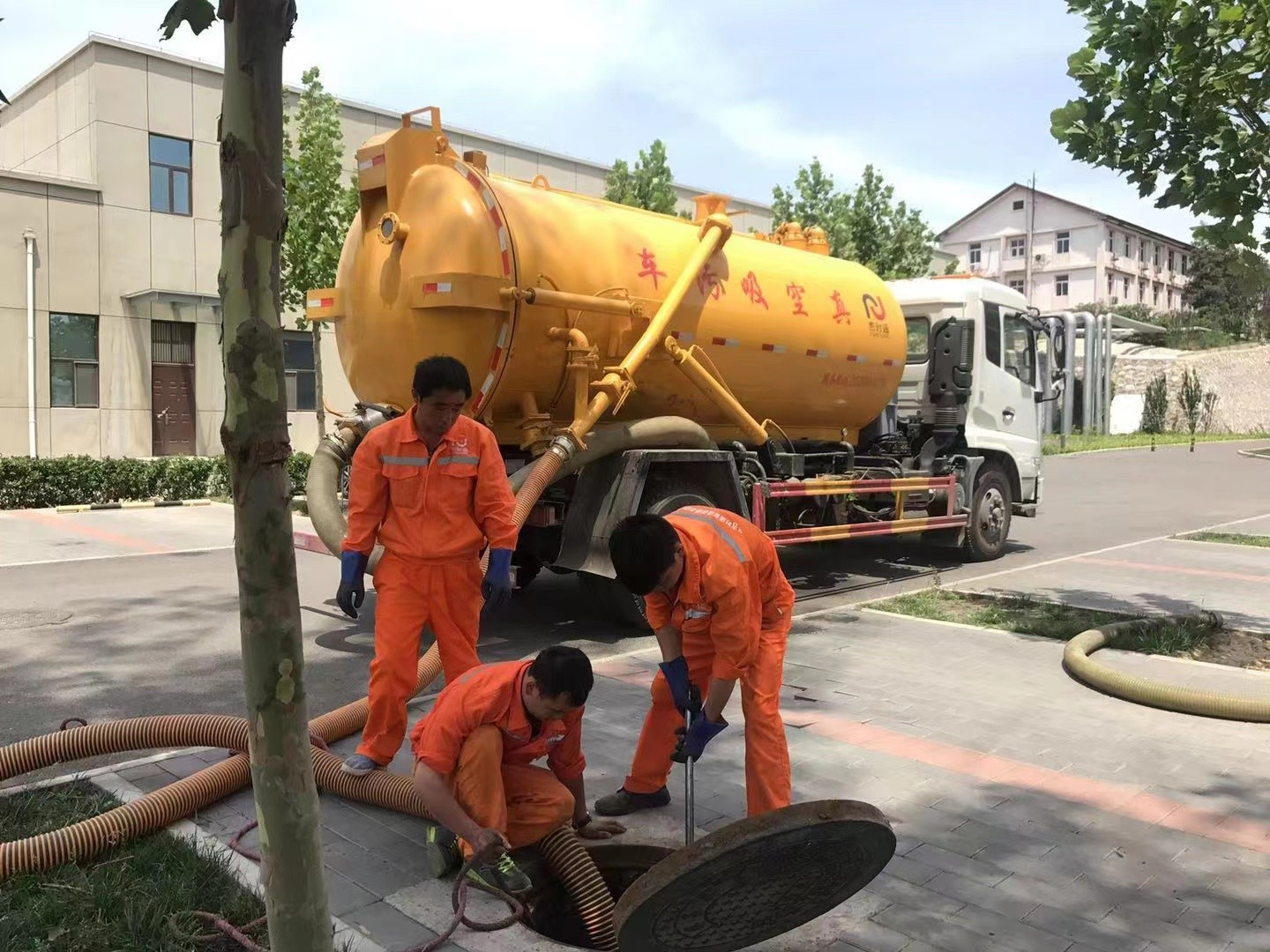 房山化粪池清理与5-8吨吸粪车施工效率分析